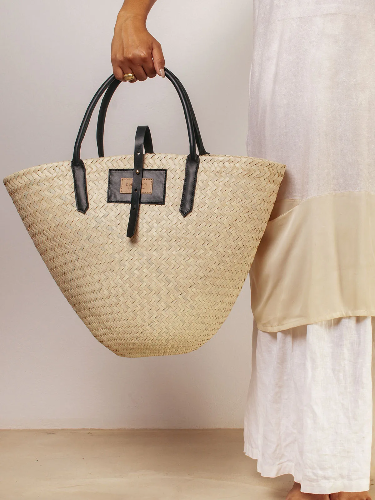 Black Palm Cone Tote