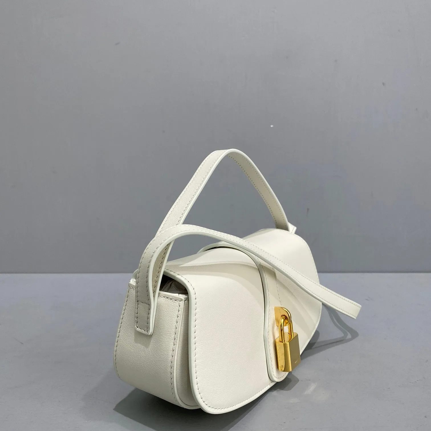 CE Clutch On Strap White For Women 7in/18cm 10I593DQ1.01OP