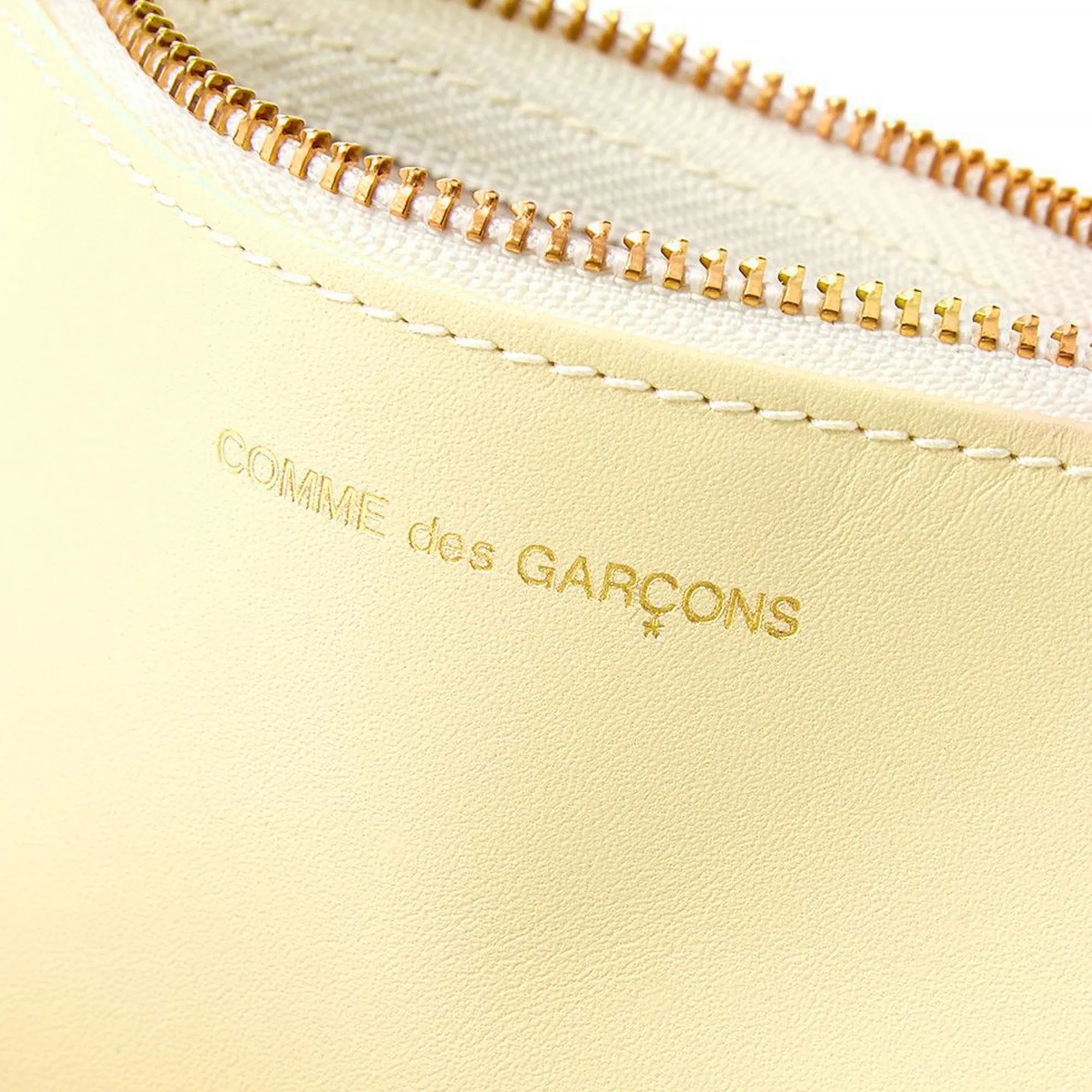 Comme Des Garcon Wallet: Classic Leather Line Coin Purse in White