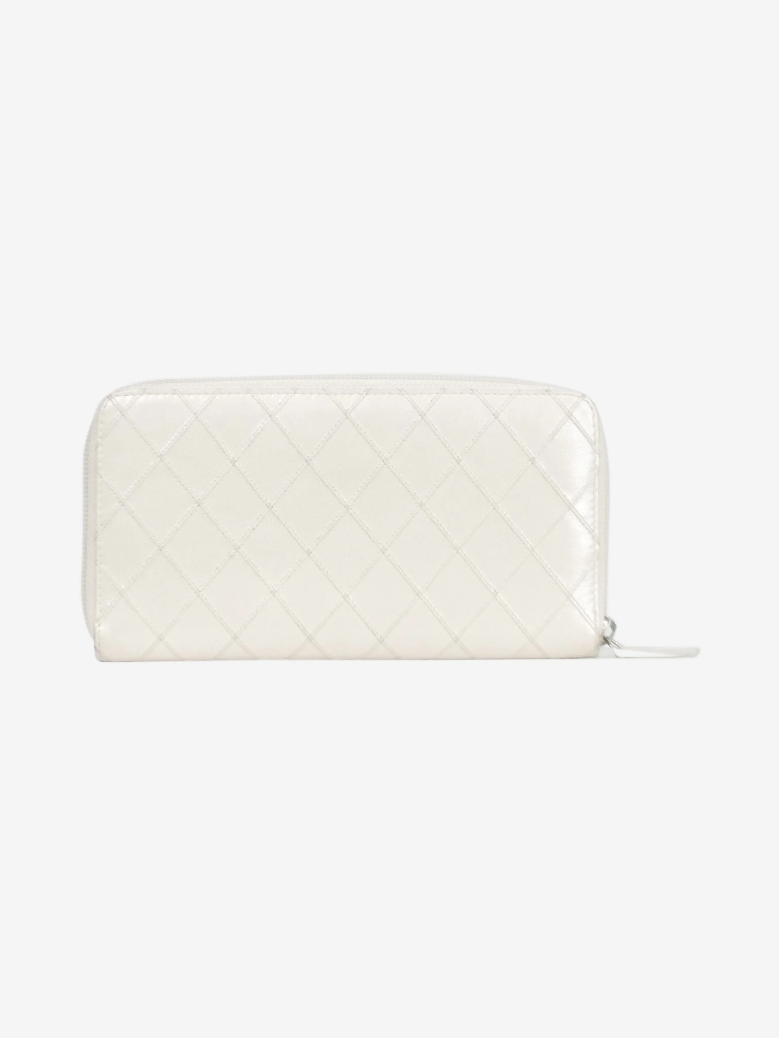 White diamond quilted CC zipped wallet with pearlescent sheen